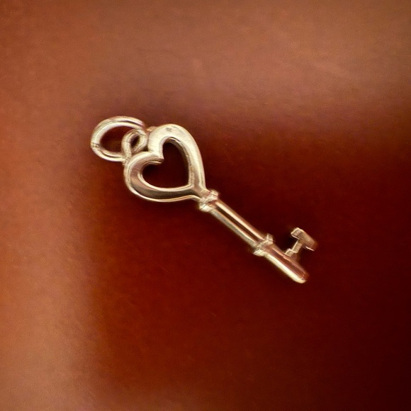 Authentic Tiffany & Co Sterling silver pendant- purchased from Tiffany.com - Picture 2 of 3